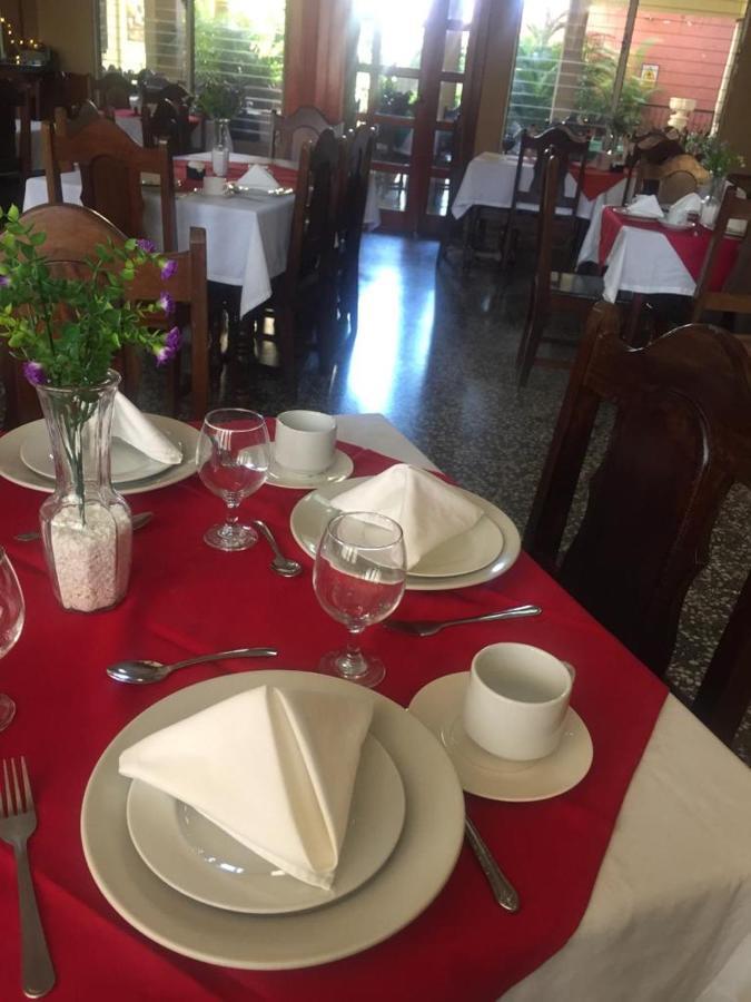 Hotel El Reformador Puerto Barrios Ngoại thất bức ảnh