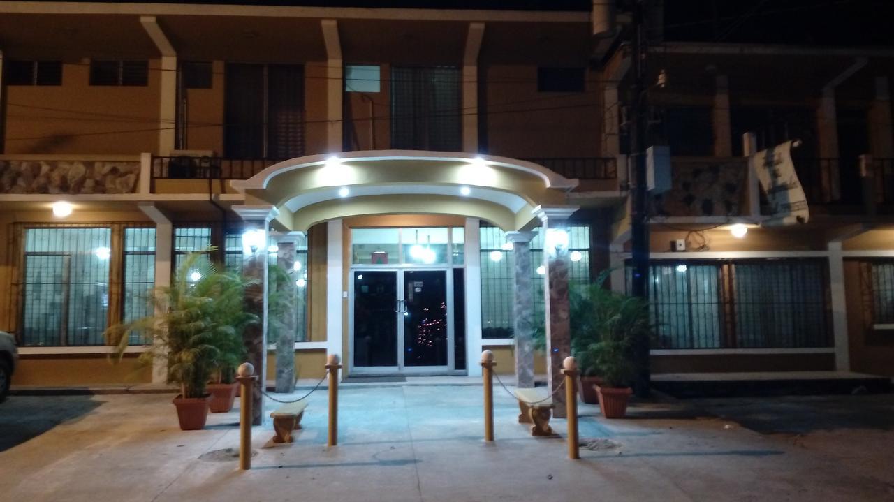 Hotel El Reformador Puerto Barrios Ngoại thất bức ảnh