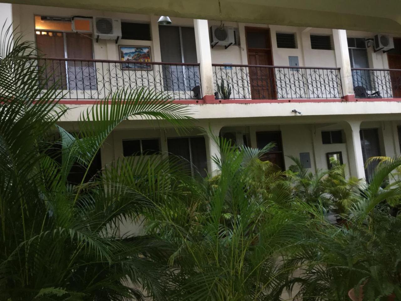 Hotel El Reformador Puerto Barrios Ngoại thất bức ảnh