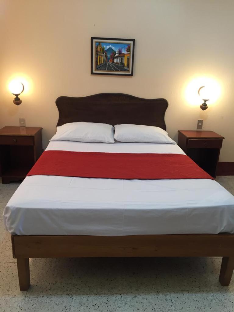 Hotel El Reformador Puerto Barrios Ngoại thất bức ảnh