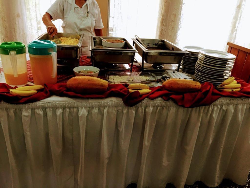 Hotel El Reformador Puerto Barrios Ngoại thất bức ảnh