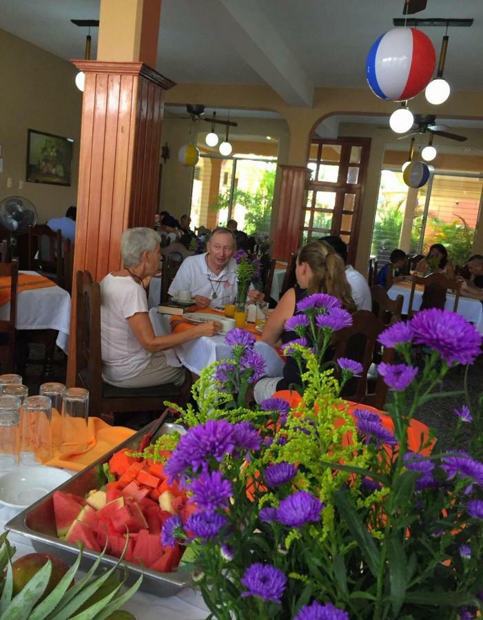 Hotel El Reformador Puerto Barrios Ngoại thất bức ảnh